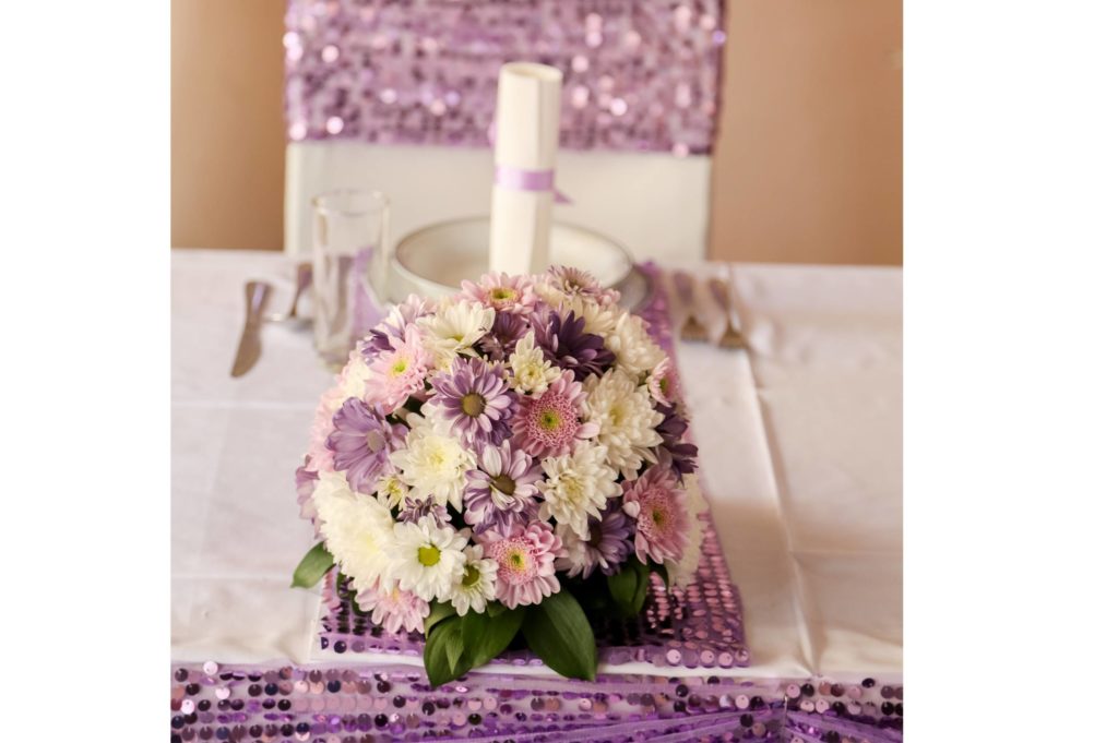 decoration violette fleurs tonales